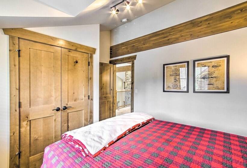 Cle Elum Cabin W/ Hot Tub & Breathtaking View