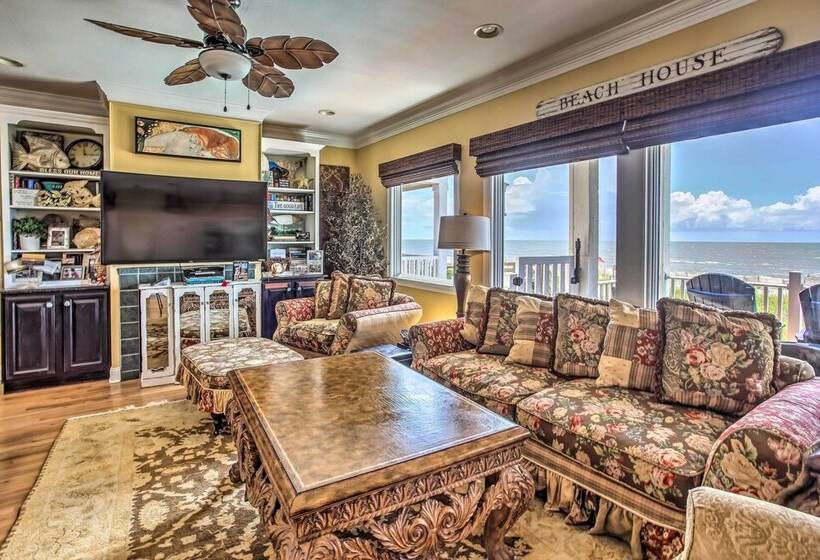 Coastal Retreat W/ Hot Tub: Steps To Beach!