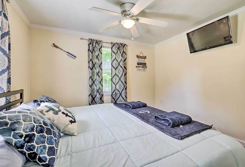 Albrightsville Home: Deck, Fire Pit & Lake Access