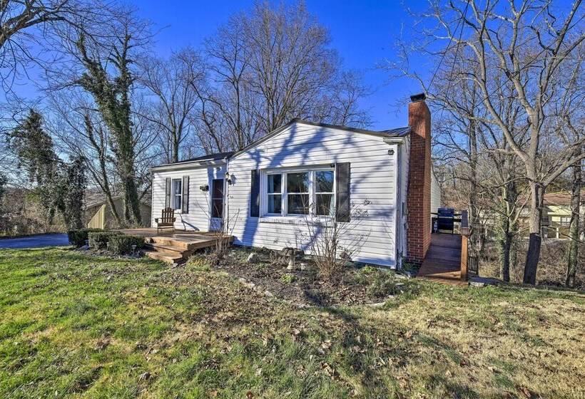 Cozy Bristol Home W/ Yard ~ 1 Mile To Downtown!