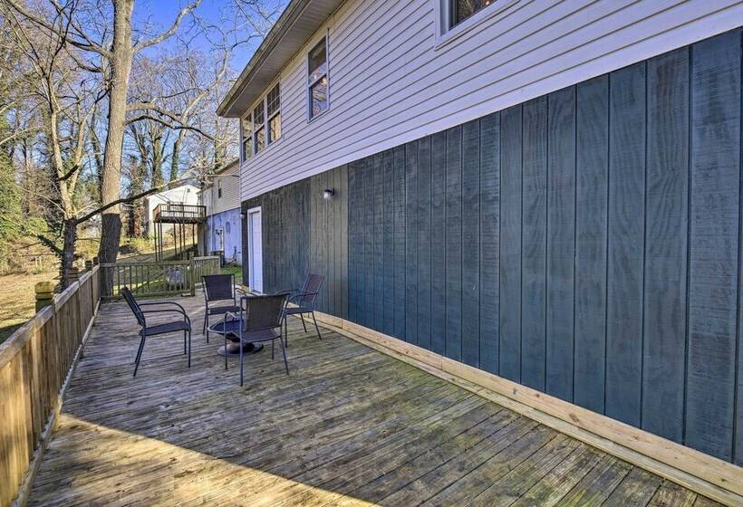 Cozy Bristol Home W/ Yard ~ 1 Mile To Downtown!