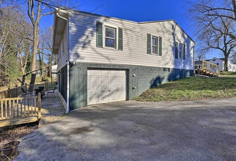 Cozy Bristol Home W/ Yard ~ 1 Mile To Downtown!