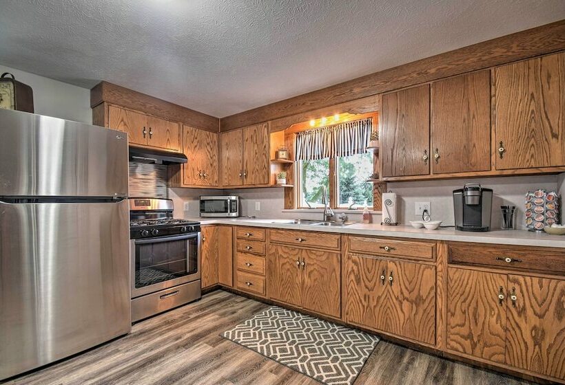 Cozy Goshen Farmhouse ~ 9 Mi To Amish Acres