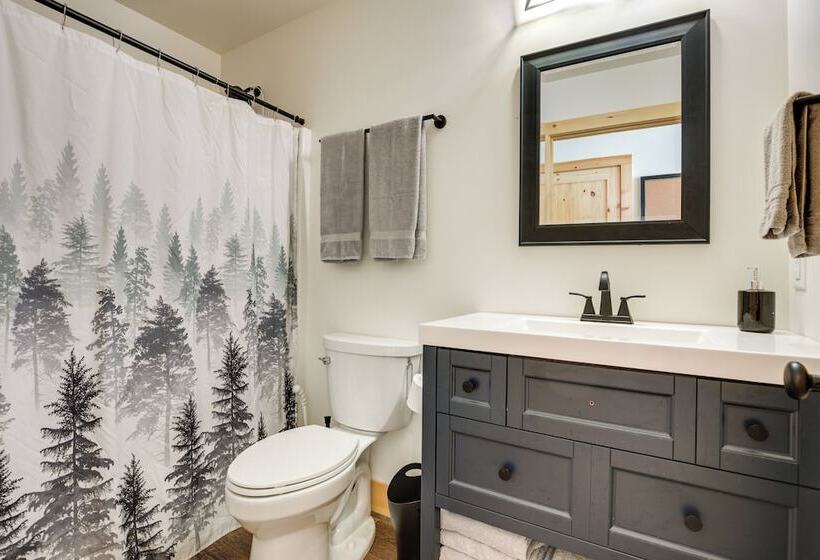 Cozy Northwoods Cabin W/ Private Lake Access