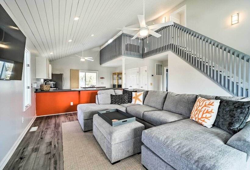 Oceanside Oak Island Getaway: For Families & Pets!