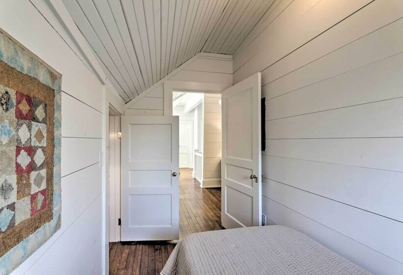 Enchanting Monteagle Retreat W/ Enclosed Patio!