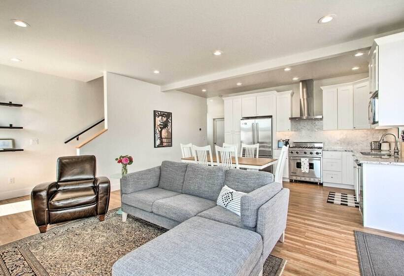 Exquisite Discovery Mtn Home W/ Sweeping Views!