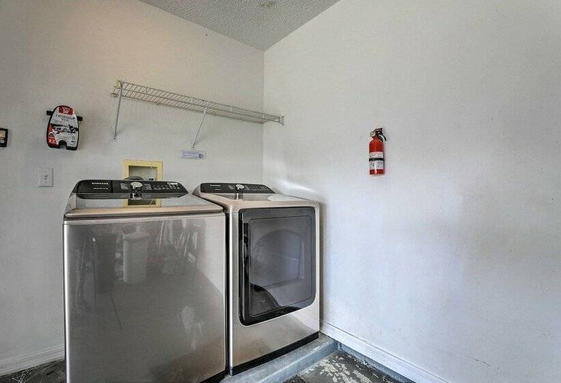 Family Home W/ Heated Pool: Near Disney World