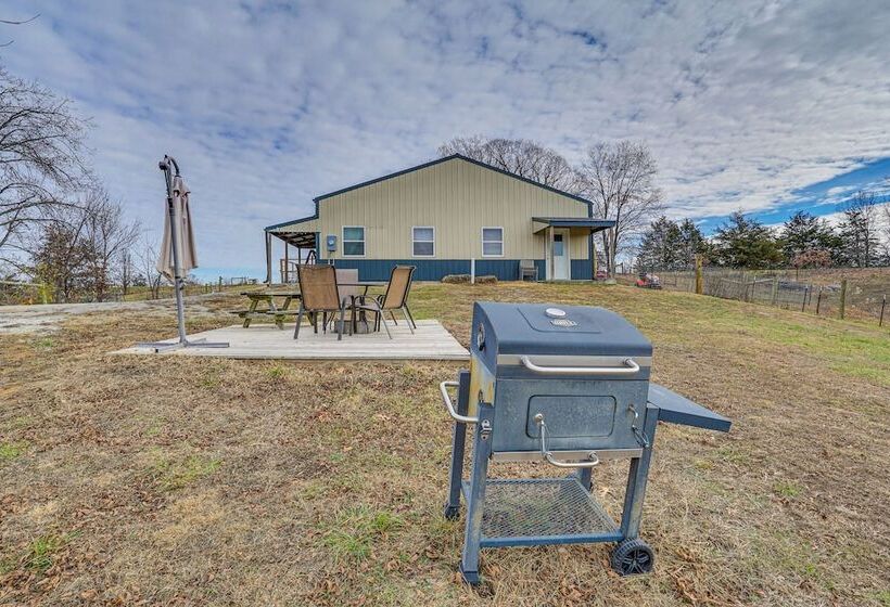 Grace Place  Clark House On Farm: Shared Hot Tub!