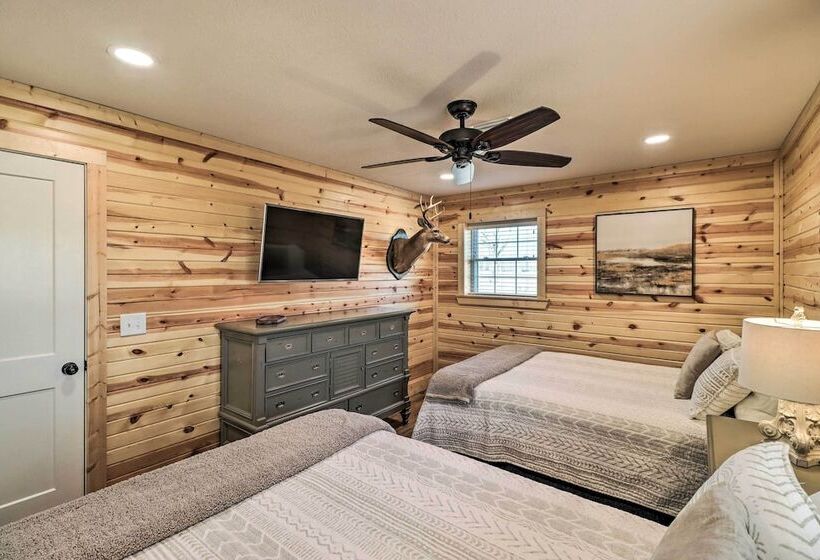 Greers Ferry Home On 40 Acres 1/4 Mi To Lake!