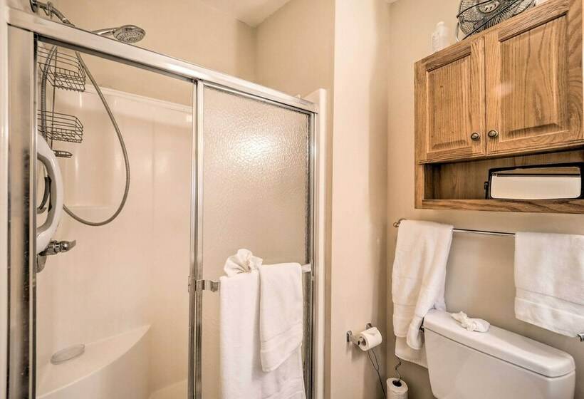 High Country Newland Cabin W/ Deck + Fire Pit!