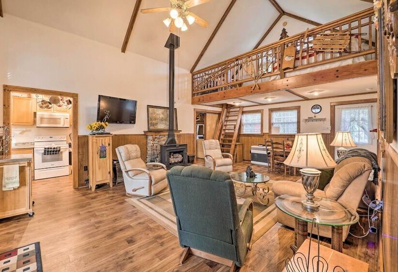 High Country Newland Cabin W/ Deck + Fire Pit!