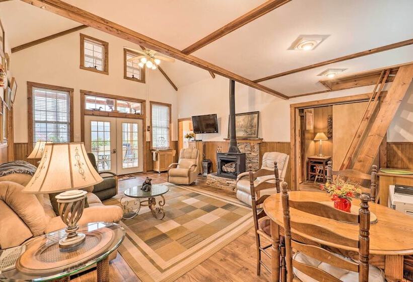 High Country Newland Cabin W/ Deck + Fire Pit!