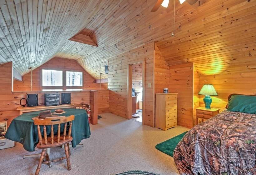 Highlands Cabin W/ Forest Views < 4 Mi To Cashiers