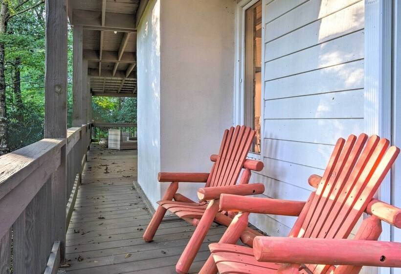 Highlands Home W/ Fireplace, Views, & Trails!