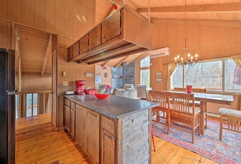 Fire Pit & Grill: Lakefront Poconos Cottage!
