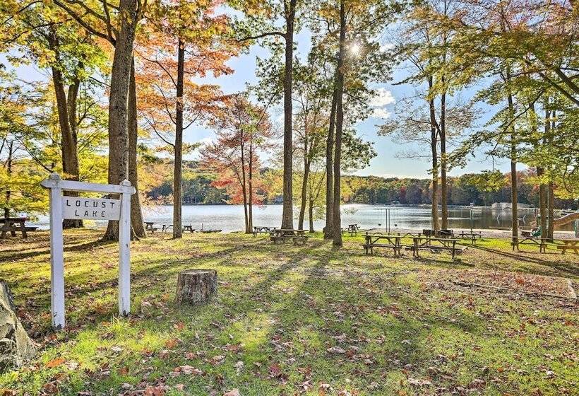 Pocono Lake Home W/ Fire Pit: Walk To Ski Hill!