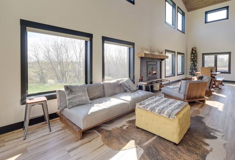 Large Home W/ Land In Prairie Farm!