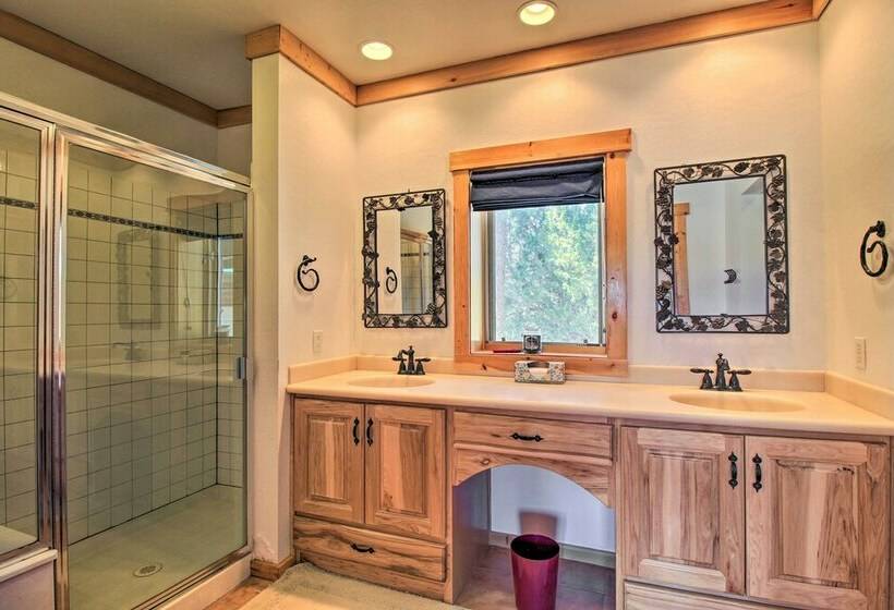 Luxe Show Low Home W/ Hot Tub, Game Room + Theater