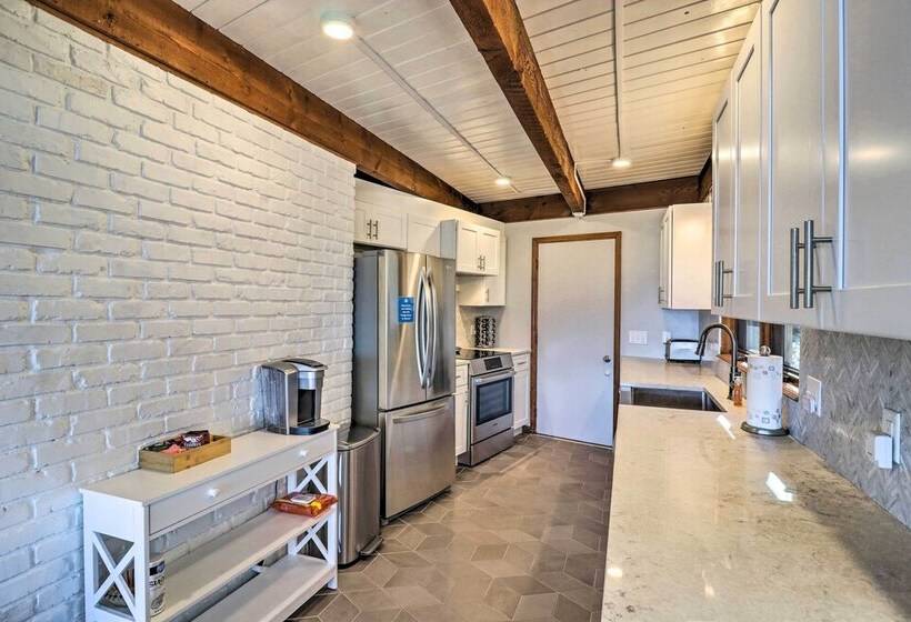 Modern Mtn Retreat W/ Hot Tub & Stellar Views!
