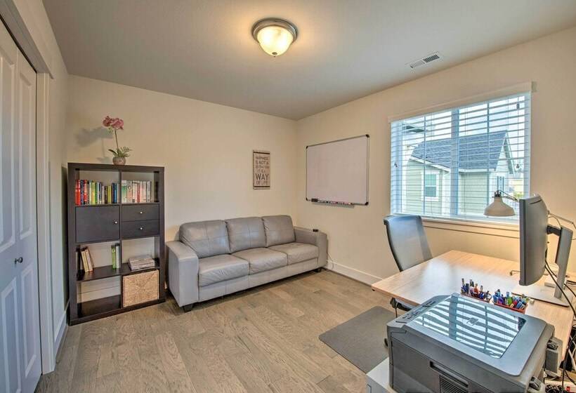 Modern Seattle Area Home Near Parks + Beaches