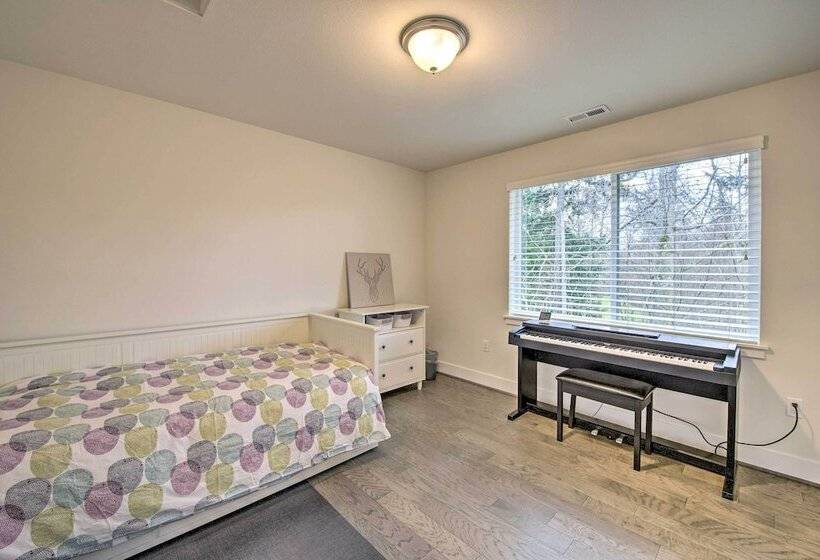 Modern Seattle Area Home Near Parks + Beaches