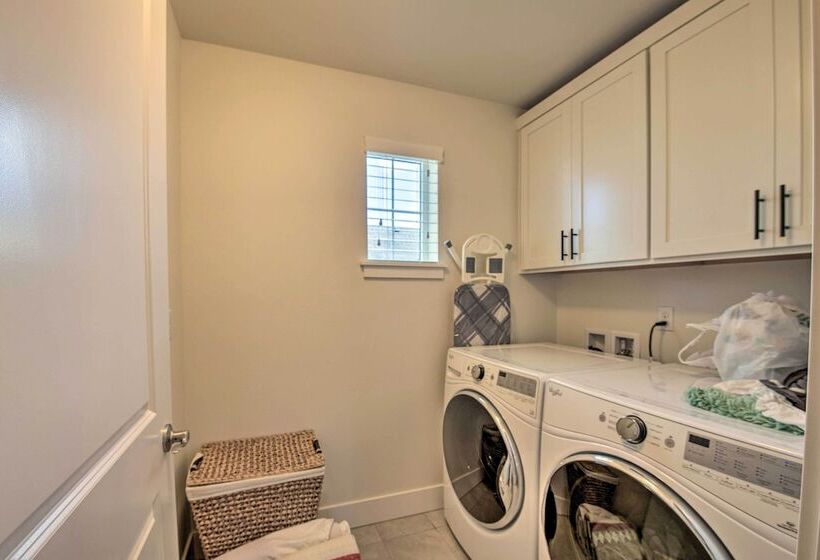 Modern Seattle Area Home Near Parks + Beaches