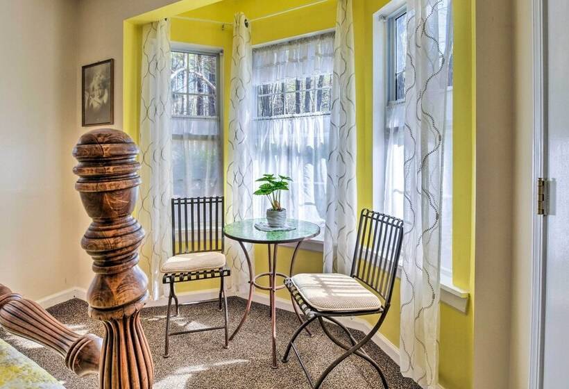 Woodsy Mooresville Getaway W/ Patio: Near Lakes!