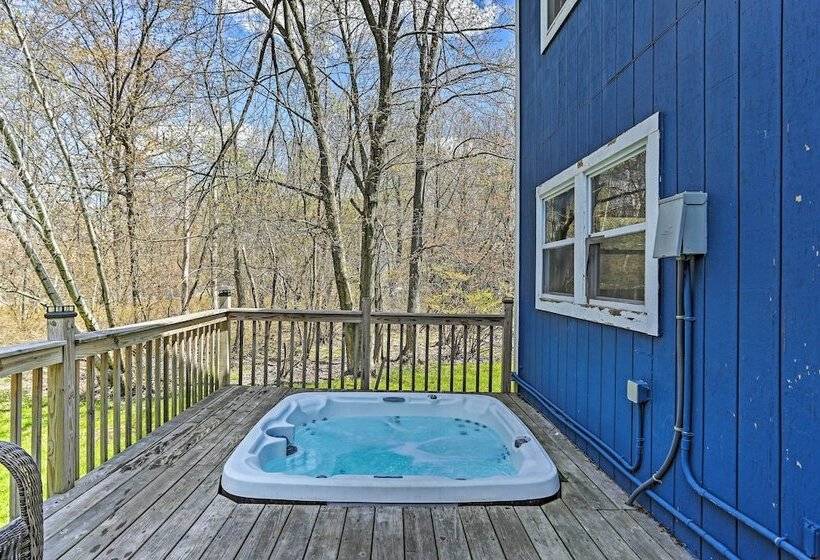 Peaceful Long Pond Home W/ Private Hot Tub!