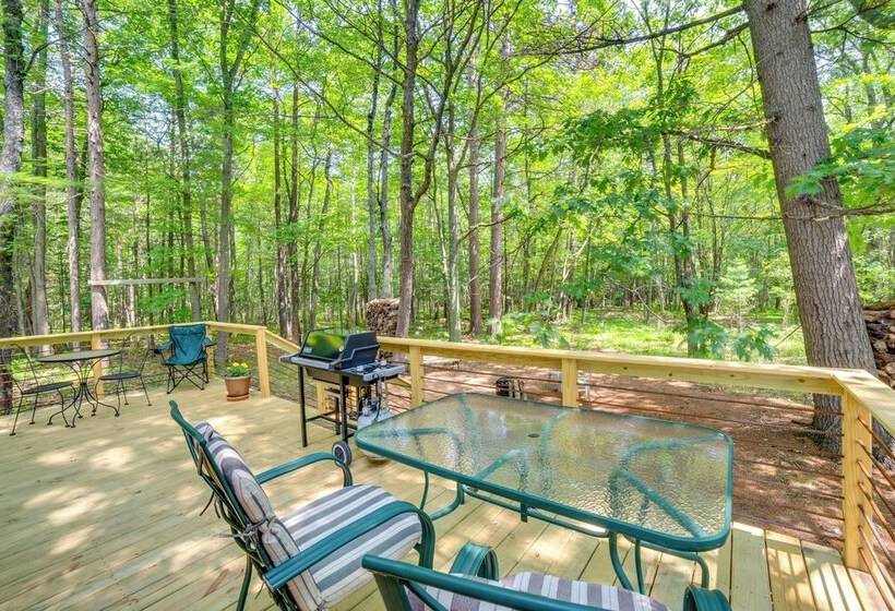 Sunroom, Deck & Grills: Marquette Cottage!
