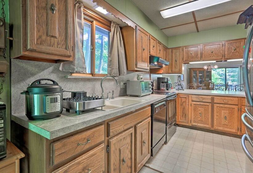 Dog Friendly Lake Ariel Resort Home W/ Deck!