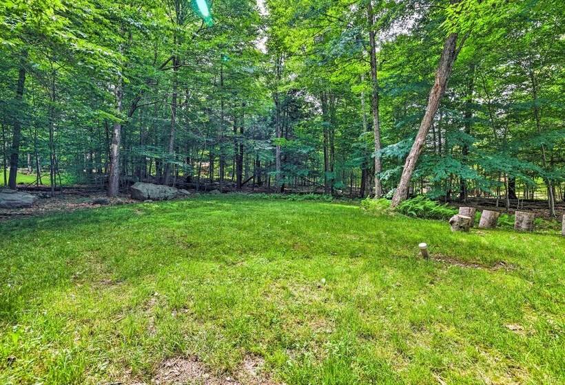 Poconos Cabin < 11 Mi To Tobyhanna State Park!