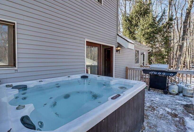 Lake Access & Private Hot Tub At Poconos Home!