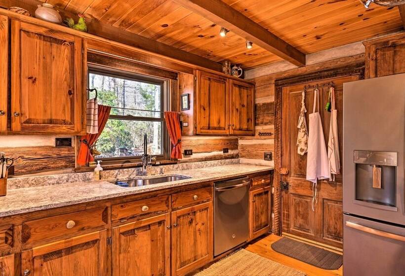 Cabin Near Boone W/ Hot Tub & Mountain Views
