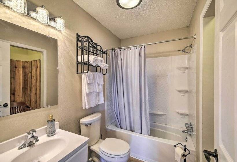 Pet Friendly Home W/ Grill & Farm In Meadowview!