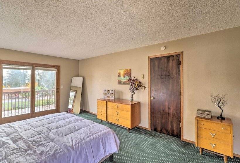 Pet Friendly Lakeside Hideaway ~ 1 Mi To Downtown!