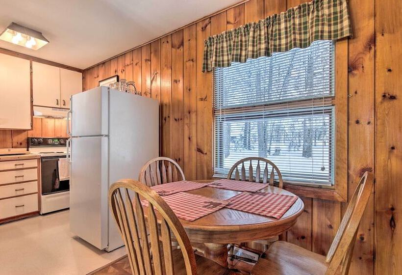 Serene Woodruff Cottage: Lakefront Access!