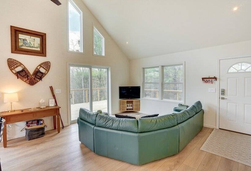 Sleepy Hollow Lake Home W/ Deck, Pool Access!