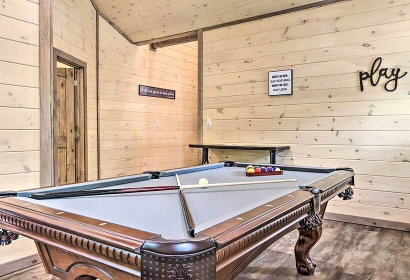 Smoky Cove Retreat W/ Private Hot Tub & Deck!