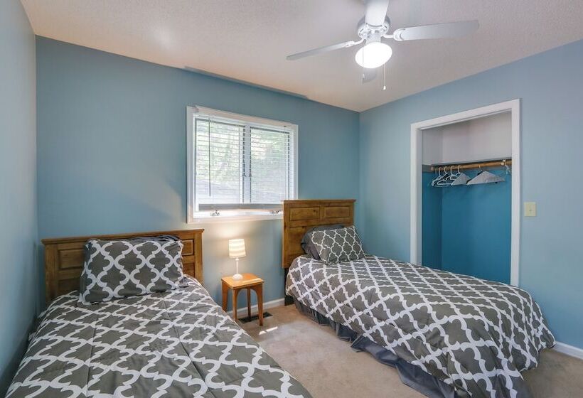 Spacious Mcgaheysville Home: Hot Tub & Pool Table!