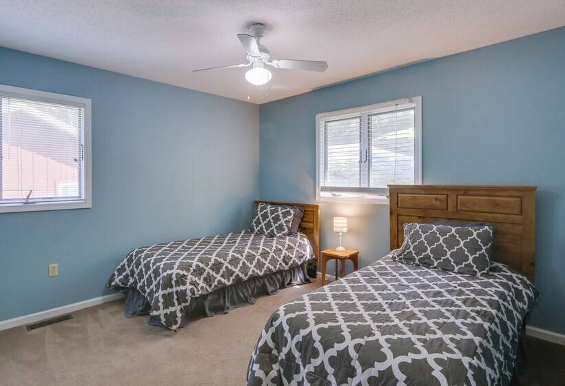 Spacious Mcgaheysville Home: Hot Tub & Pool Table!