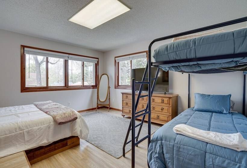 Spacious Minneapolis Home Rental: 8 Mi To Downtown