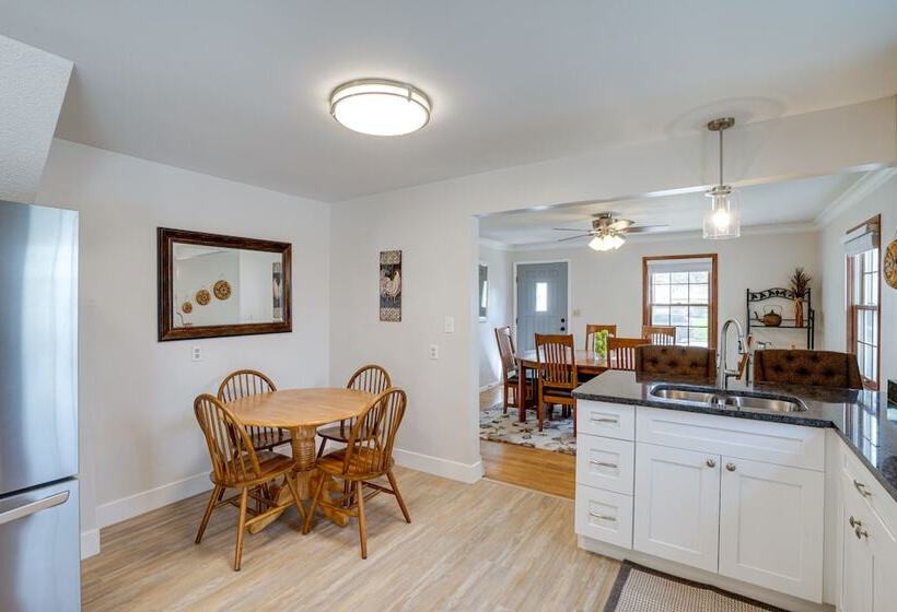 Spacious Minneapolis Home Rental: 8 Mi To Downtown