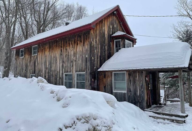 Storybook Stratton House: 3 Mi To Mount Snow!