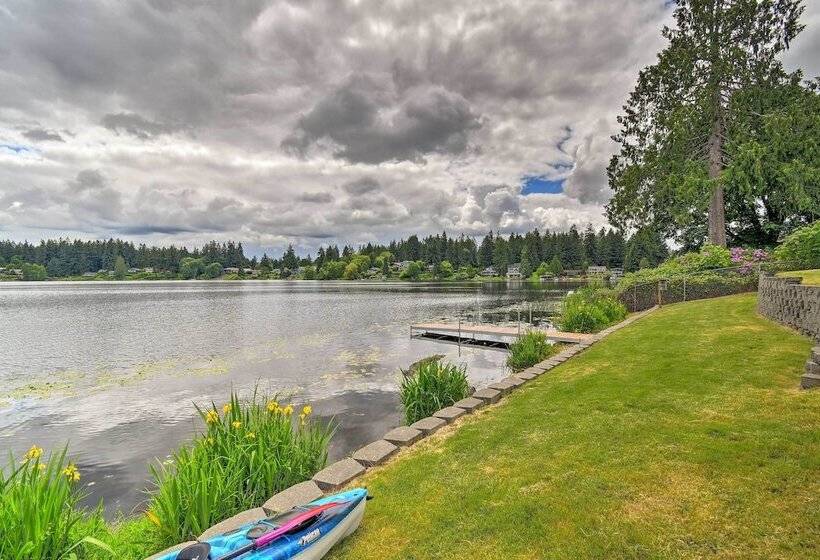 Stylish Olympia Home W/ Private Boat Dock!