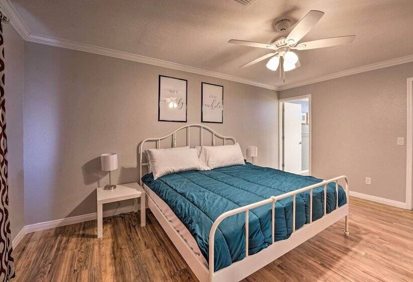 Updated Family Home   2 Blocks To Colorado River!