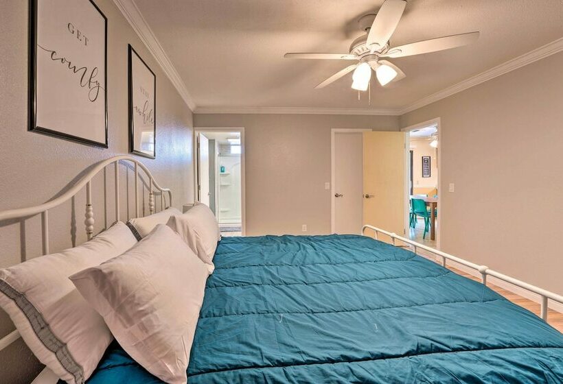 Updated Family Home   2 Blocks To Colorado River!