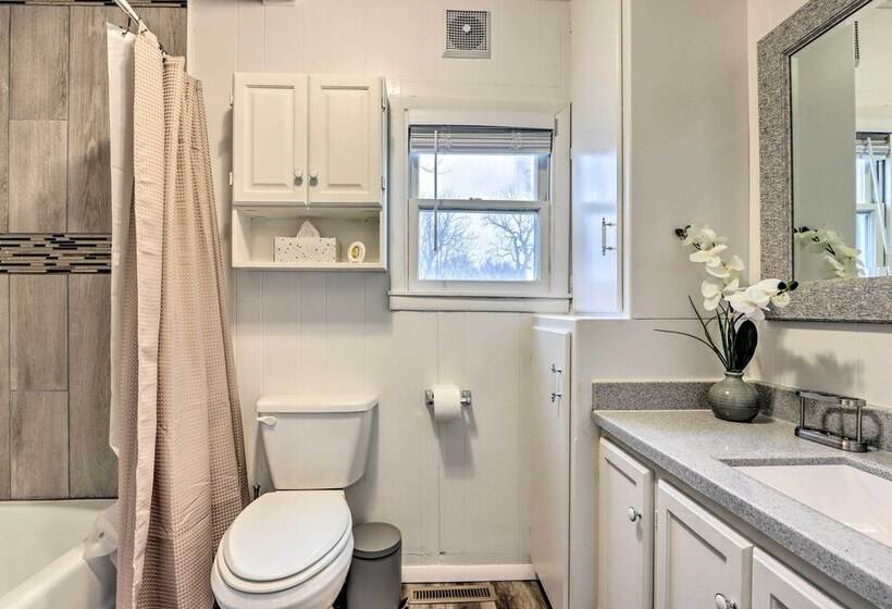 Walkable & Updated Nevada Home: Family Friendly!