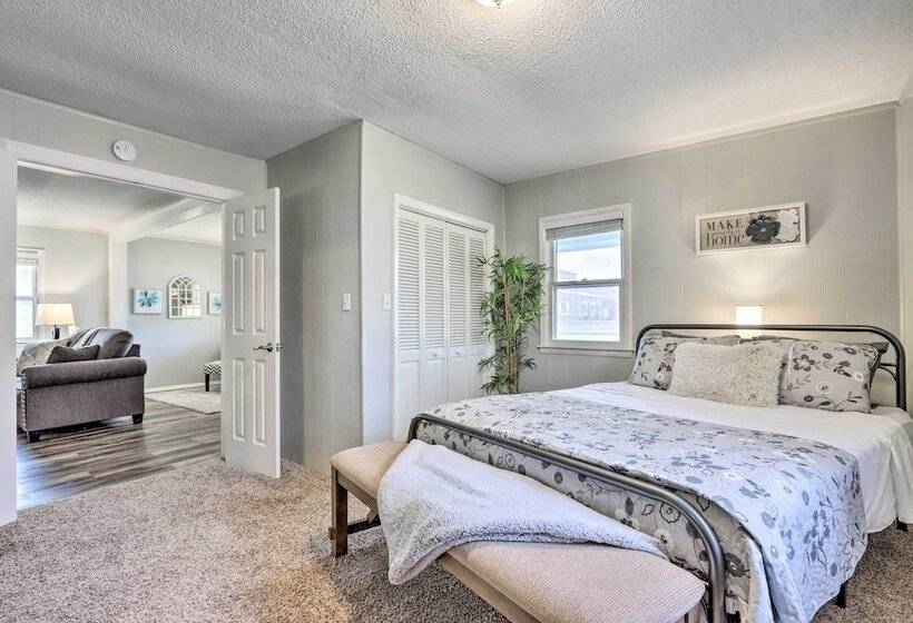 Walkable & Updated Nevada Home: Family Friendly!
