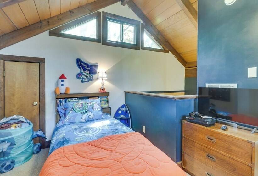 Wintergreen Home W/ Hot Tub, Deck & Mountain Views